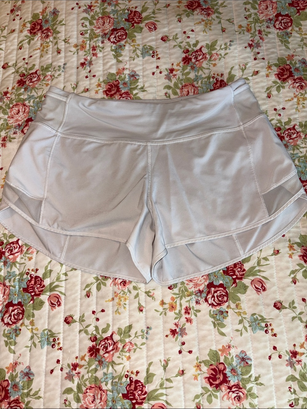 Lululemon White Sped Up Shorts Womens Size 6